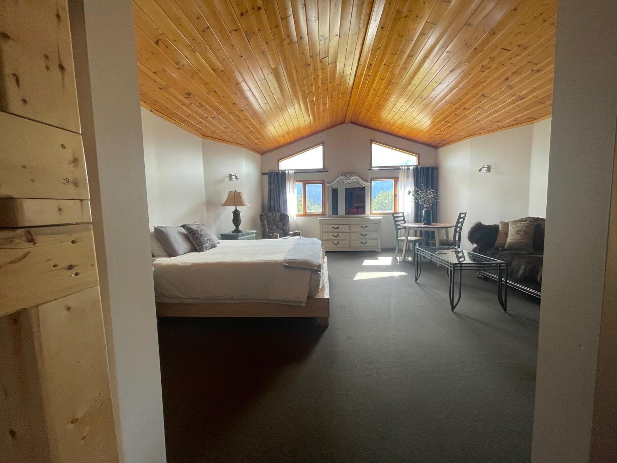 היינס ג'נקשן Mount Logan Ecolodge & Retreat Center מראה חיצוני תמונה