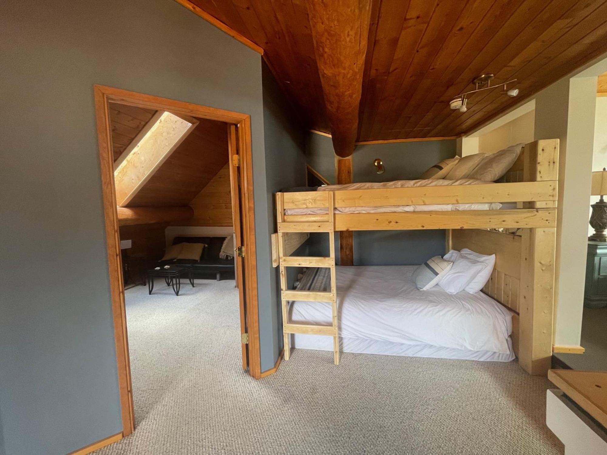 היינס ג'נקשן Mount Logan Ecolodge & Retreat Center מראה חיצוני תמונה
